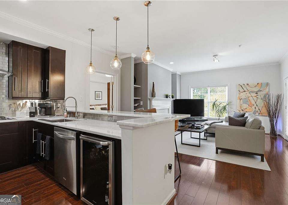 1st image of 3275 Lenox Rd NE APT 301