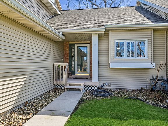 3rd image of 3315 Riverpointe Cir NE