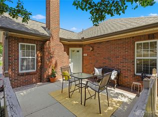 127 Edinburgh Village Dr, Dayton, OH 45458