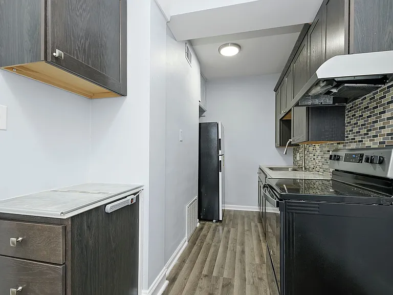 2324 W 111th St — Photo 5