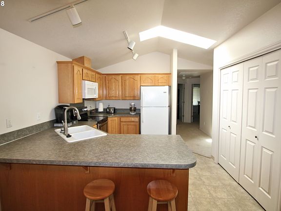 5th image of 11612 NE 32nd St