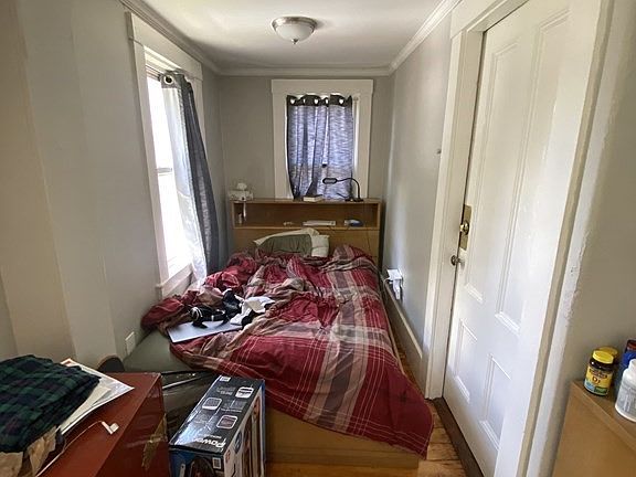 3rd image of 104 W Emerson St Suite 5