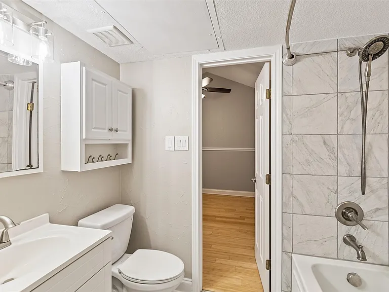 906 Canal St — Photo 12
