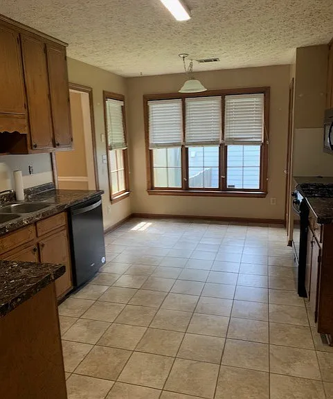 700 Hunters Creek Ln — Photo 5