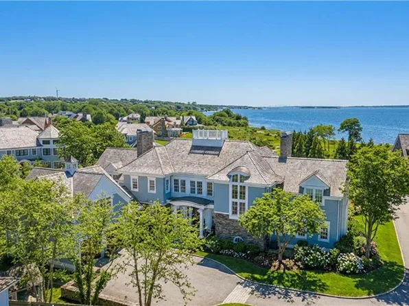 231 Carnegie Harbor Dr, Portsmouth, RI 02871