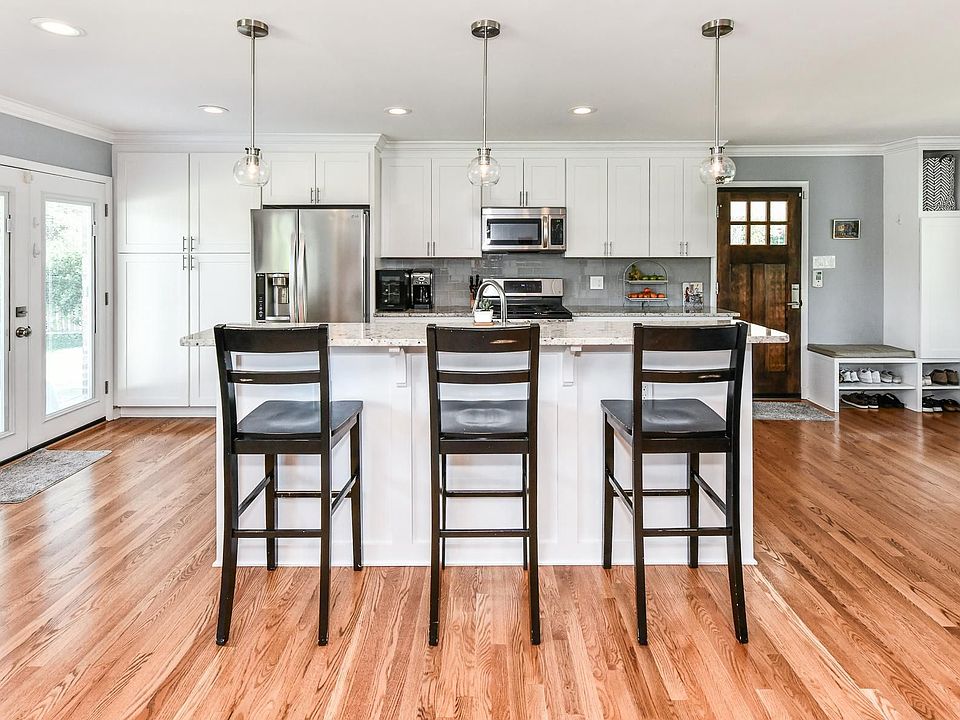 1st image of 605 John Marshall Dr NW