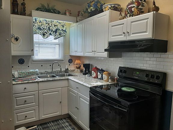 4th image of 822 Russ St
