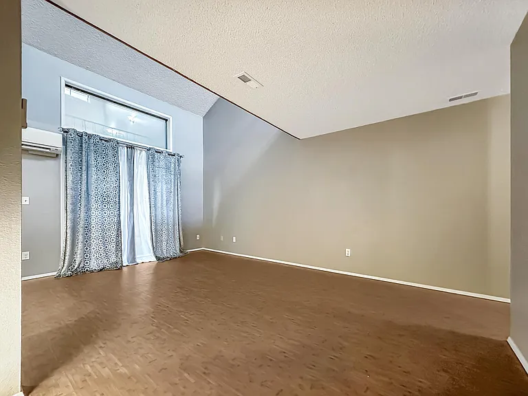 405 NE 85th St — Photo 44
