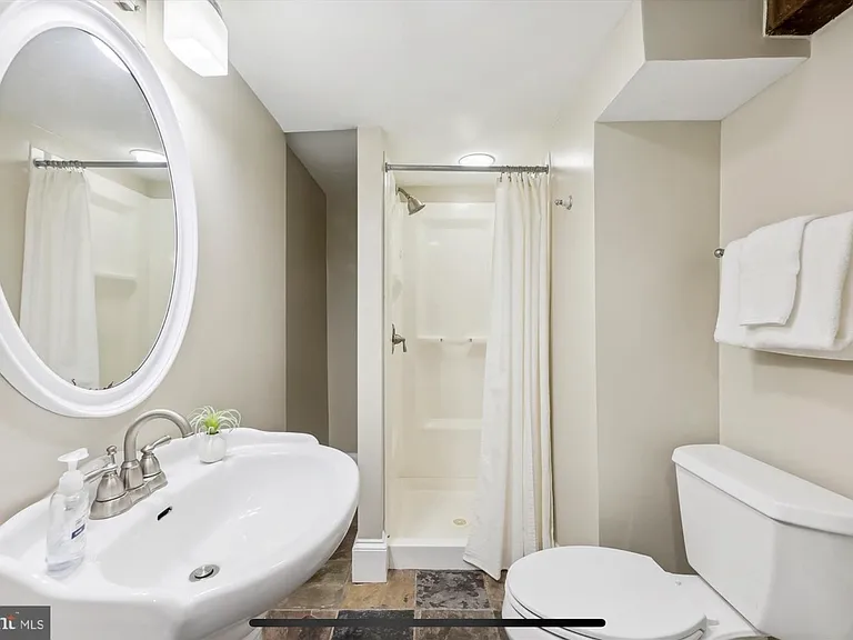 4451 Macarthur Blvd NW — Photo 47