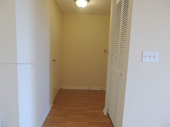 5th image of 520 Southeast Ave #1613
