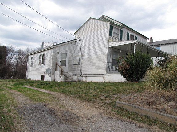 3rd image of 134 White St