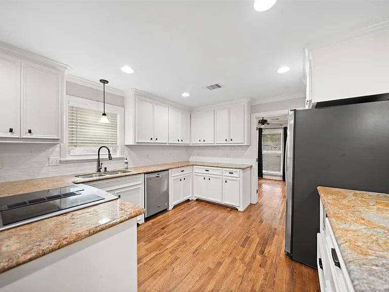 1810 Droxford Dr — Photo 11