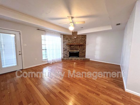 5151 Sleepy Hollow Dr