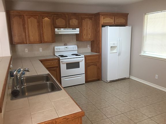 3rd image of 3625 Frontier Dr