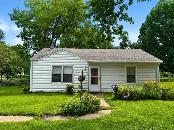 908 S Troost St, Olathe, KS 66061