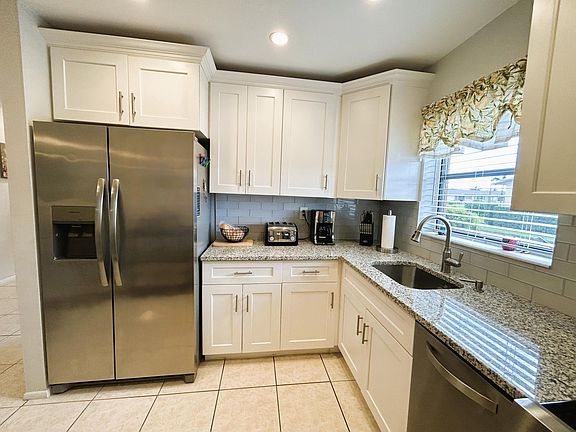 3rd image of 2703 Dudley Drive W #A