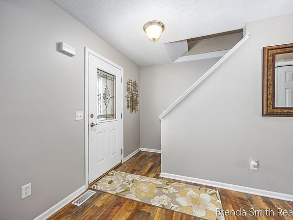 4th image of 312 Lloyd Ct