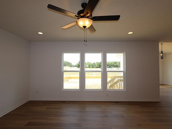3rd image of 270 Warbler Cir