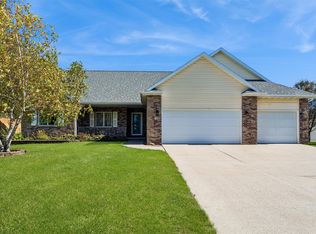 1895 Andrews Dr, Pleasant Hill, IA 50327