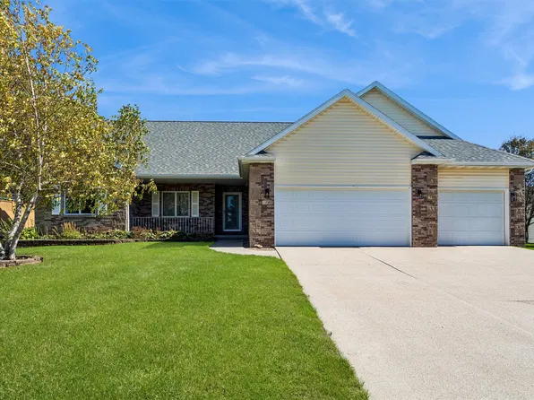 1895 Andrews Dr, Pleasant Hill, IA 50327
