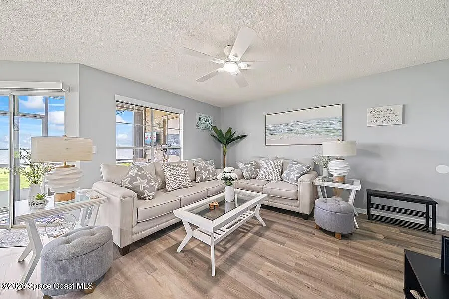 2 bed, 2.0 bath, 1002 sqft, $2,600 — Photo 3