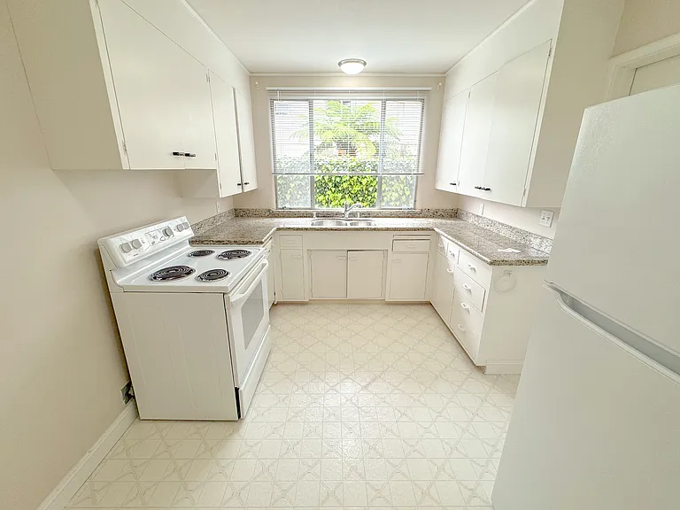 24 Baytree Way #6 — Photo 5