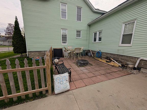 2nd image of 800 S Warner St