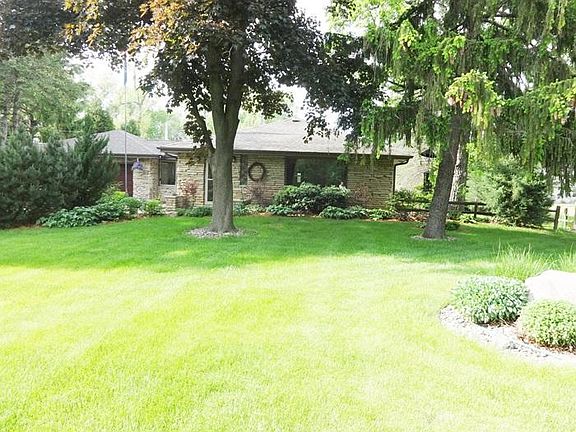 2nd image of 28140 N Lake Dr