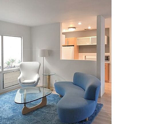 4th image of 1145 Larrabee St APT 3