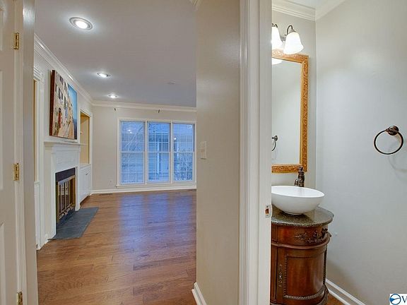 5th image of 204 Beauchamp Pl #Na