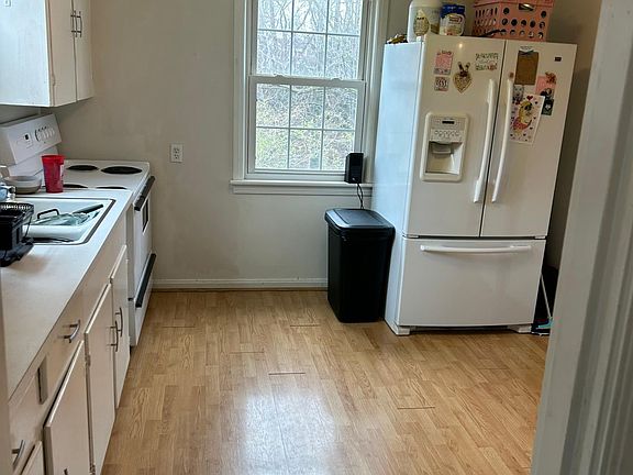5th image of 4517 Brooklawn Cir