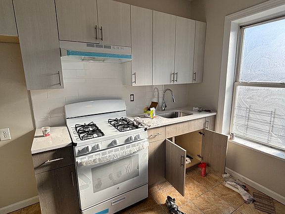4th image of 220 Roseville Ave #Cpm308