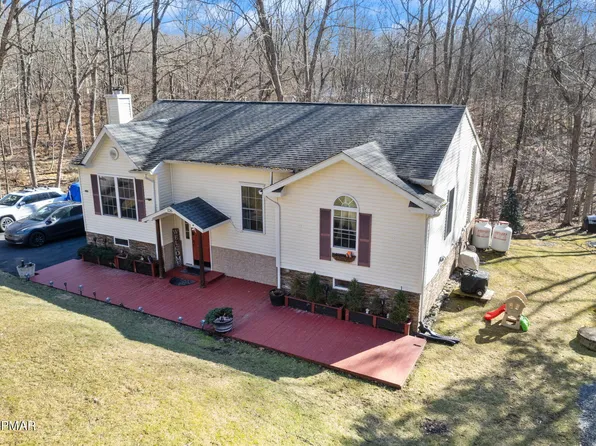 1232 Pocono Mountain Lake Dr, Bushkill, PA 18324