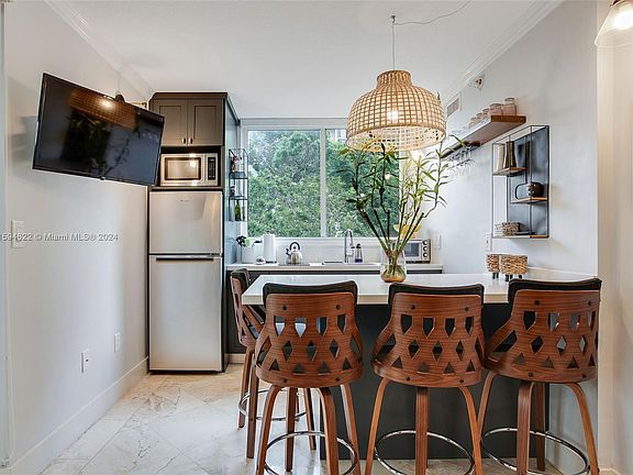 5th image of 2951 S Bayshore Dr #517
