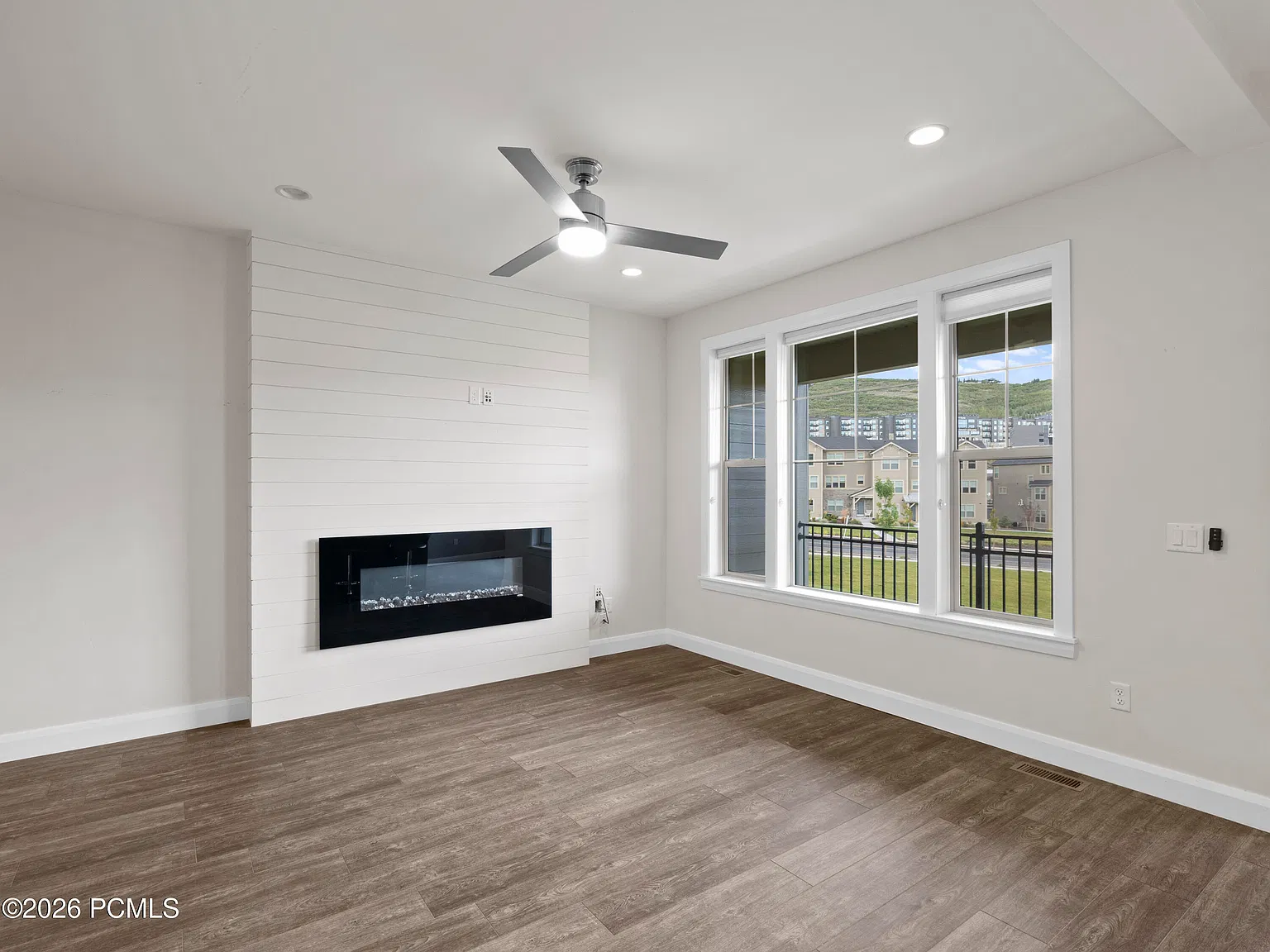 Studio, 3.5 bath, 2329 sqft, $4,100 — Photo 2