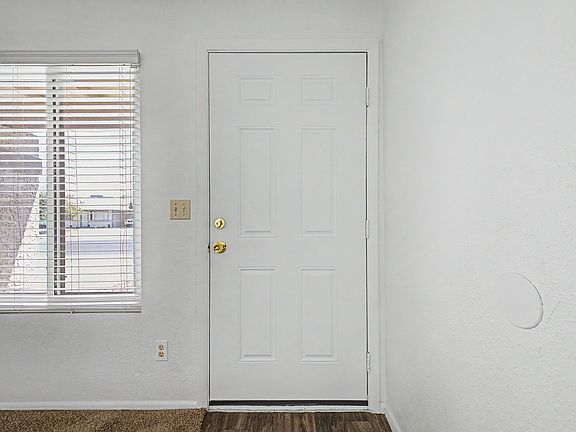 4th image of 932 W Libra Dr