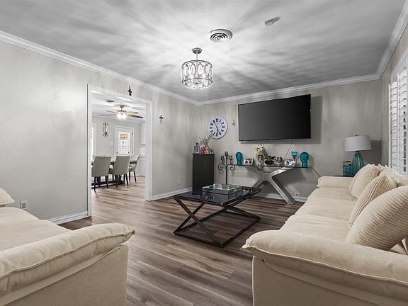 4th image of 2505 Robin Ln