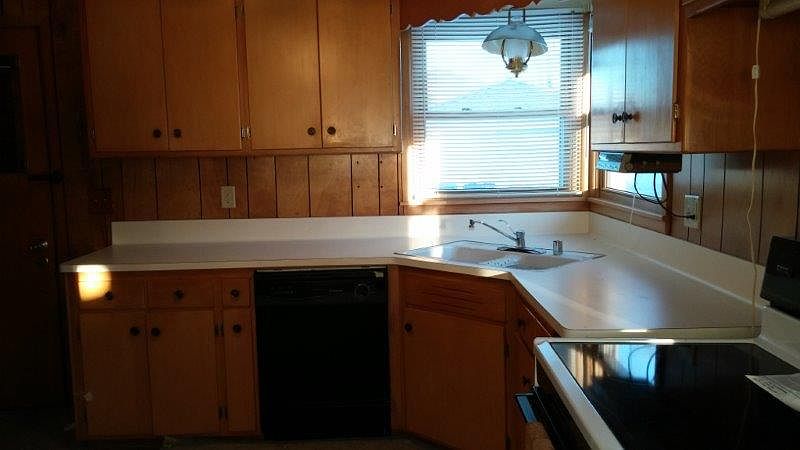 1st image of 456 N 109th St