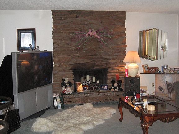 2 fireplaces