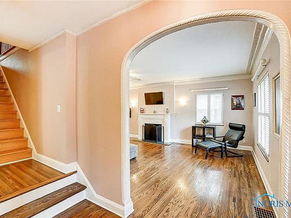 5th image of 3143 Kenwood Blvd