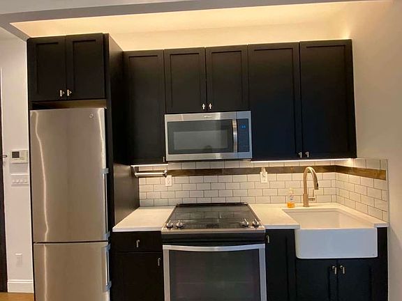 3rd image of 221 Clarkson Ave APT 1R