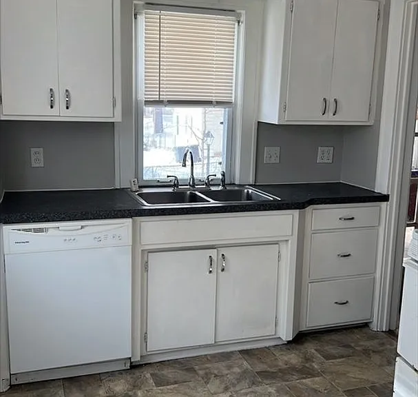 3451 Morgan Ave N — Photo 2