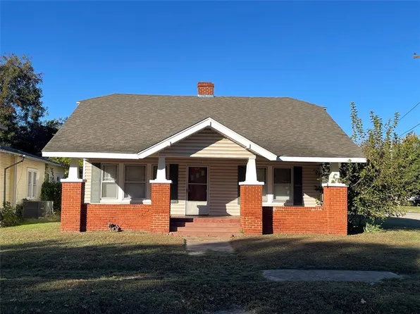 702 S 17th St, Chickasha, OK 73018