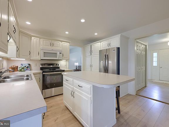 4th image of 1 Brookwood Dr