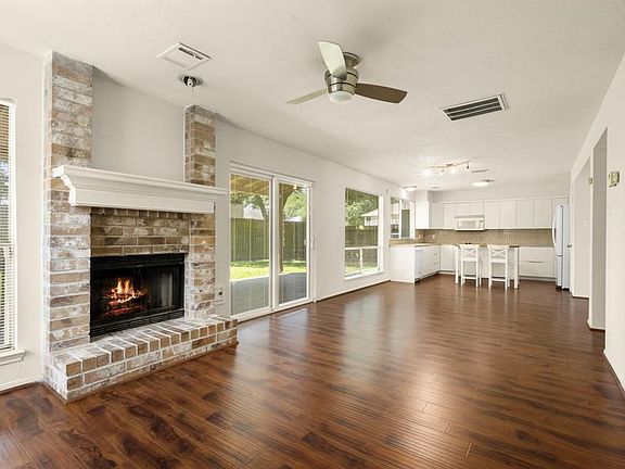 5th image of 10559 Walnut Glen Dr