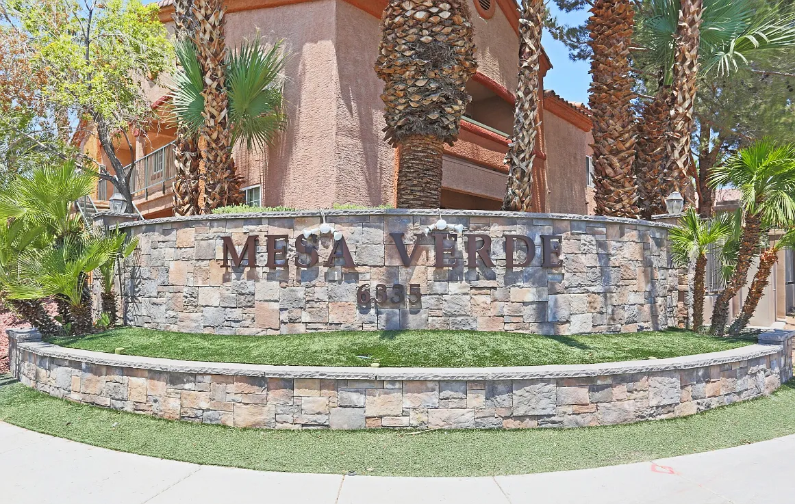 Mesa Verde Apartments — Photo 4