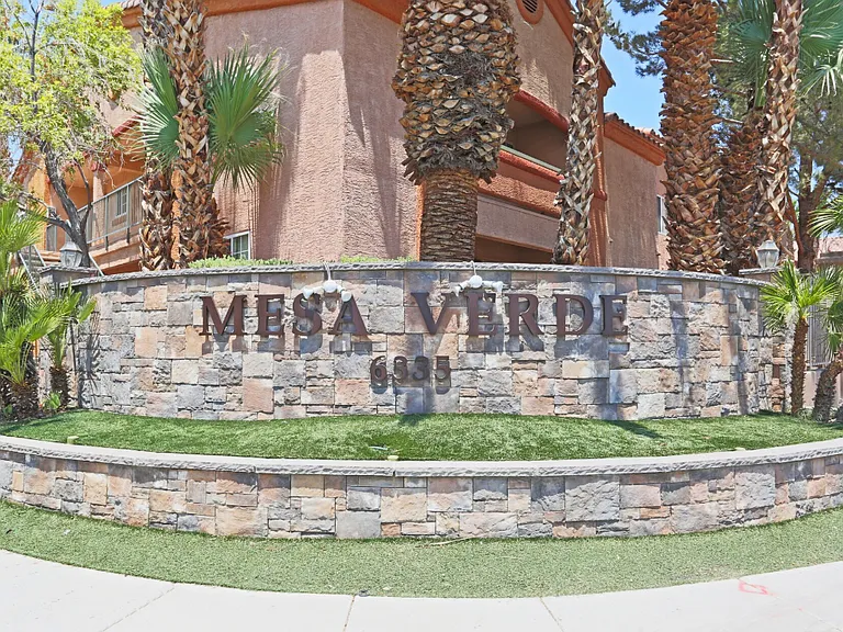 Mesa Verde Apartments — Photo 5