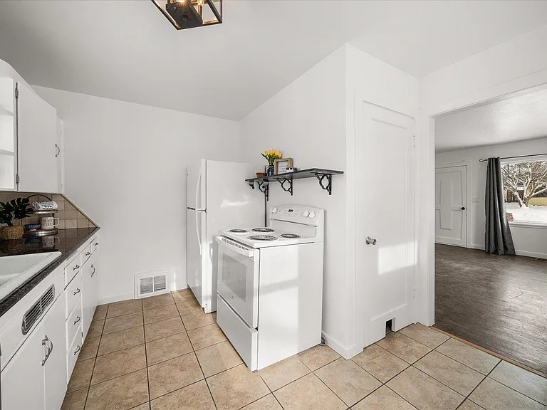 3923 N Walnut St — Photo 8