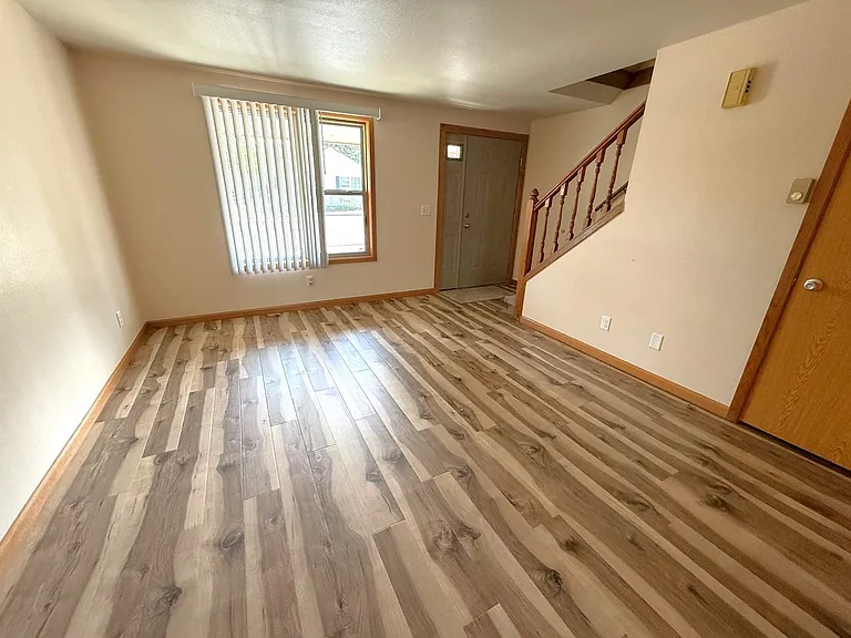 1275 S. Cherry — Photo 3