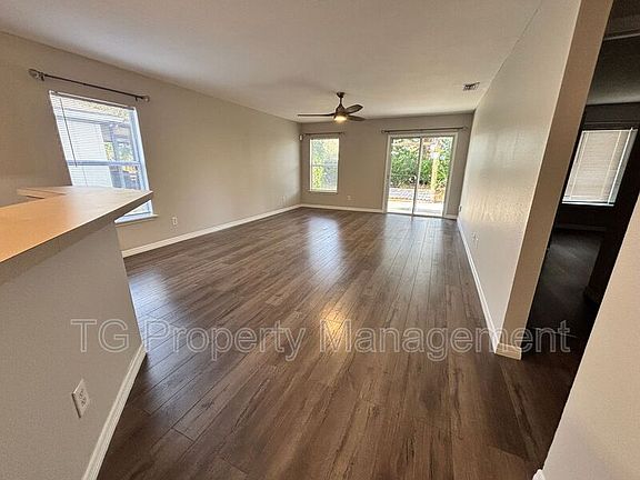4th image of 942 Wynfield Cir